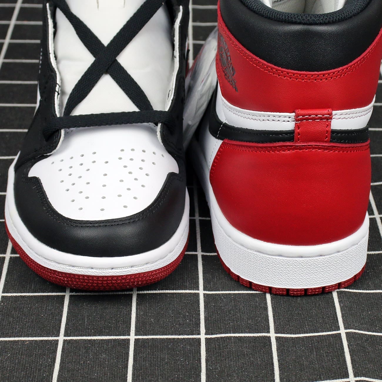 Air Jordan 1 Retro High OG Black Toe Replica