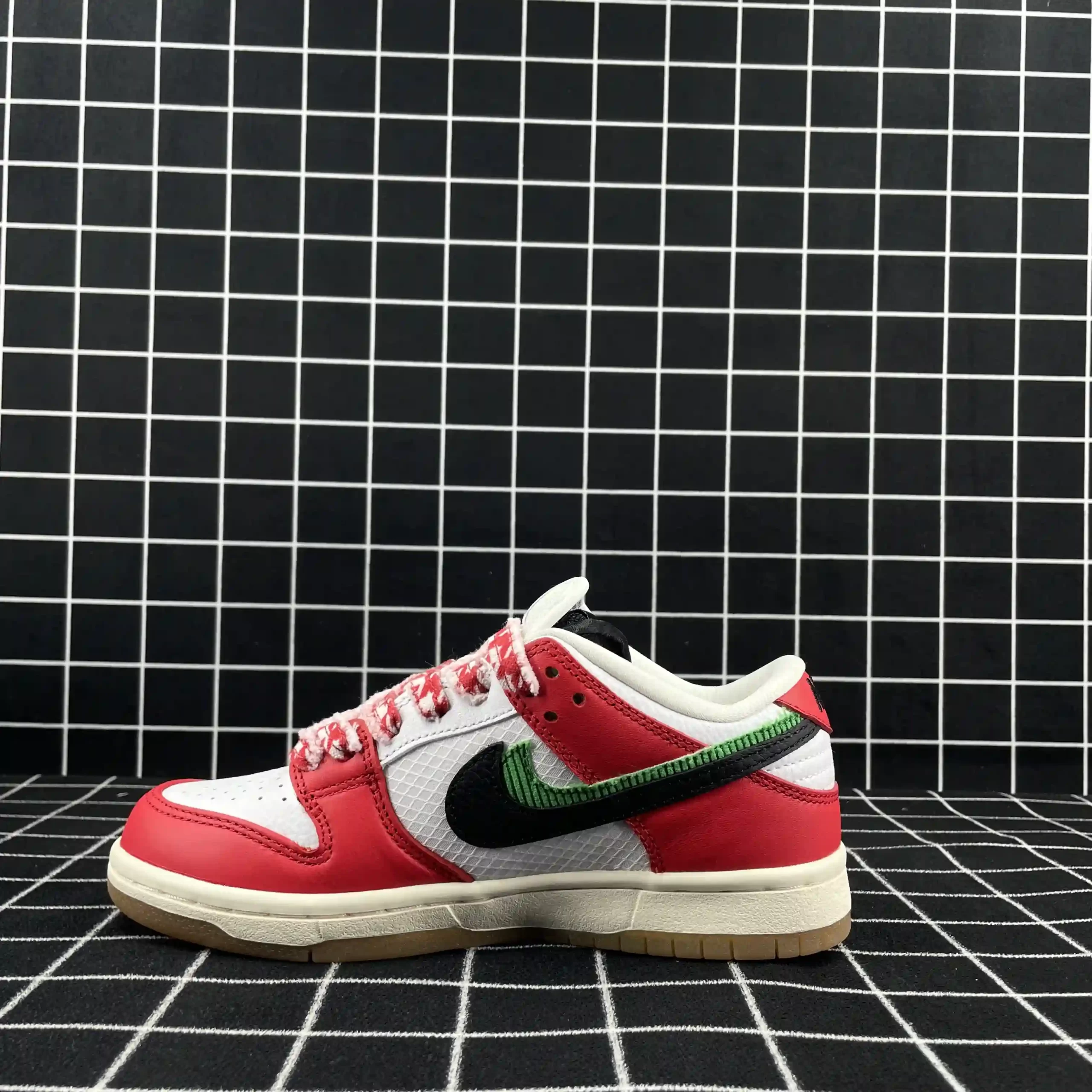 Nike SB Dunk Low Habibi Replica