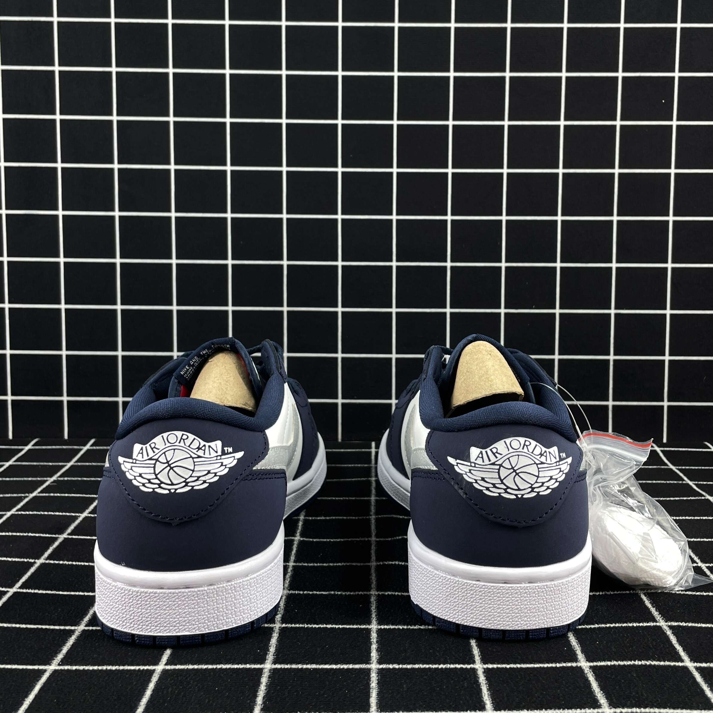 Jordan 1 Low SB Midnight Navy Replica