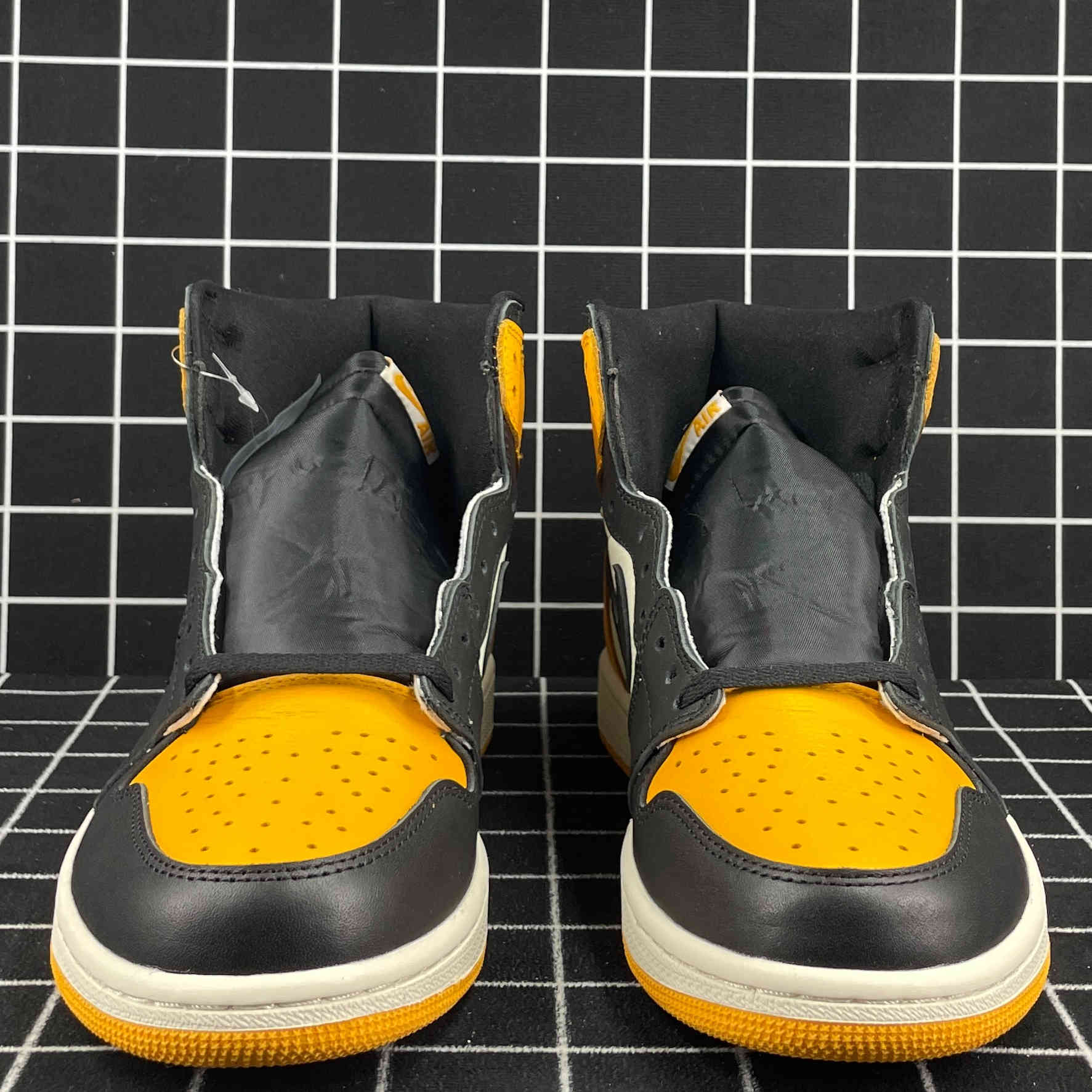 Jordan 1 Retro High OG Taxi Replica