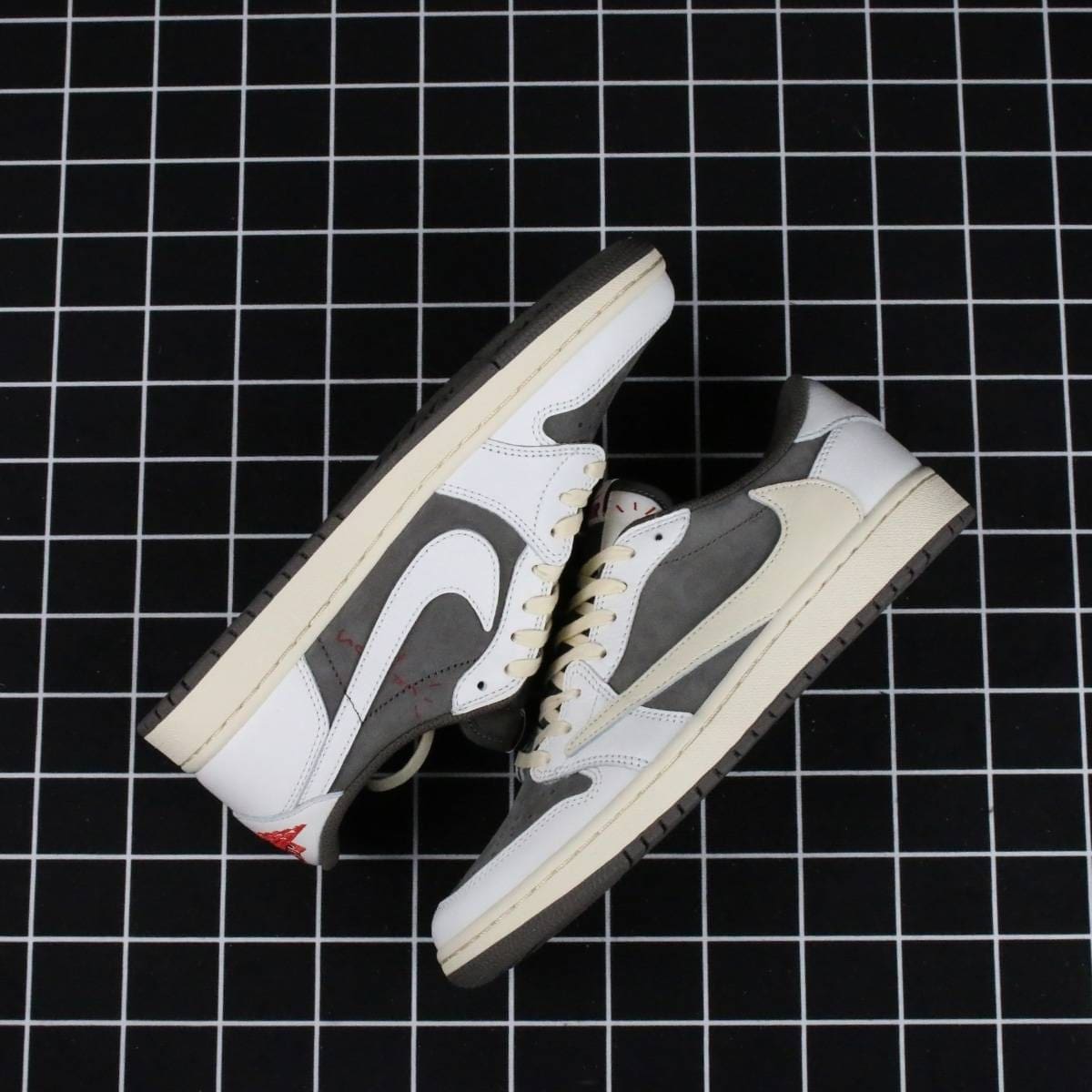 Jordan 1 Retro Low OG SP Travis Scott Reverse Mocha Replica