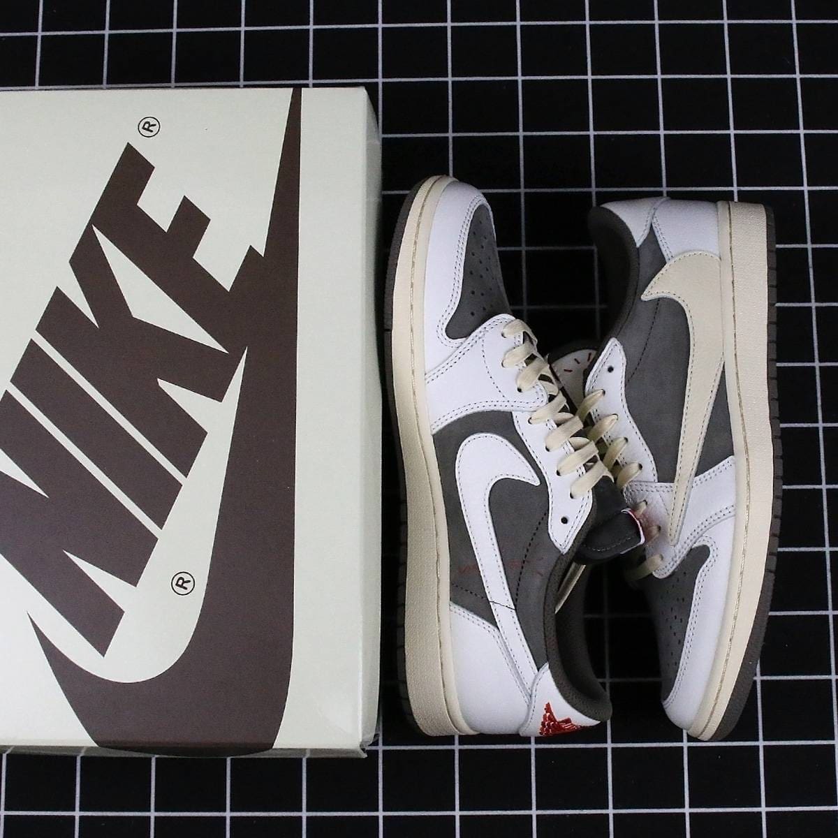 Jordan 1 Retro Low OG SP Travis Scott Reverse Mocha Replica
