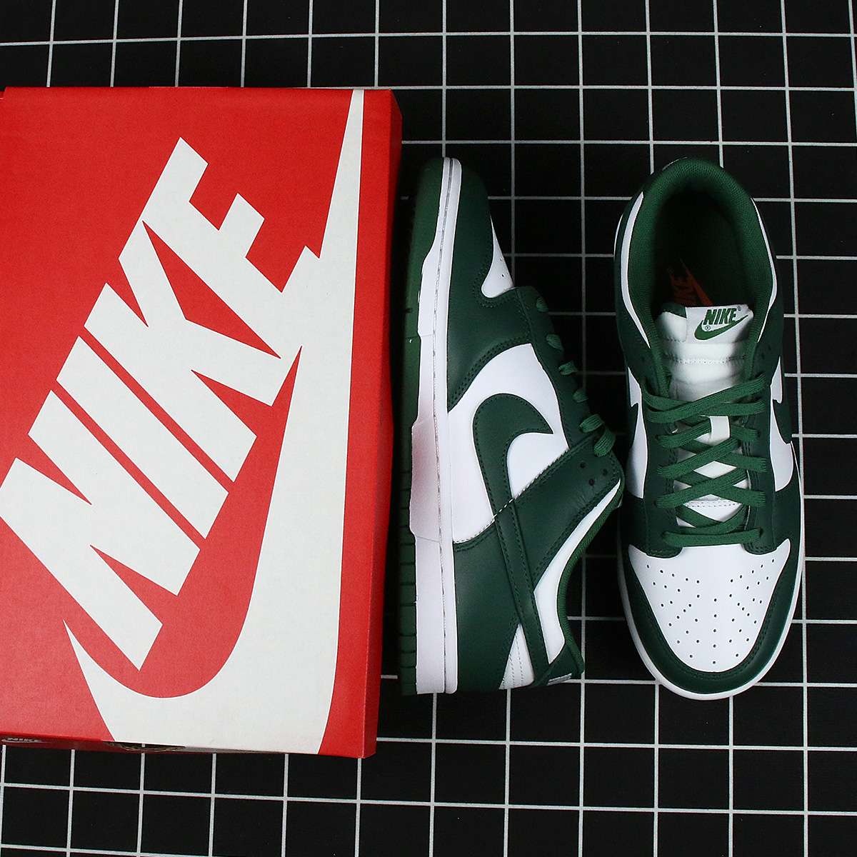 Nike Dunk Low Michigan State Replica