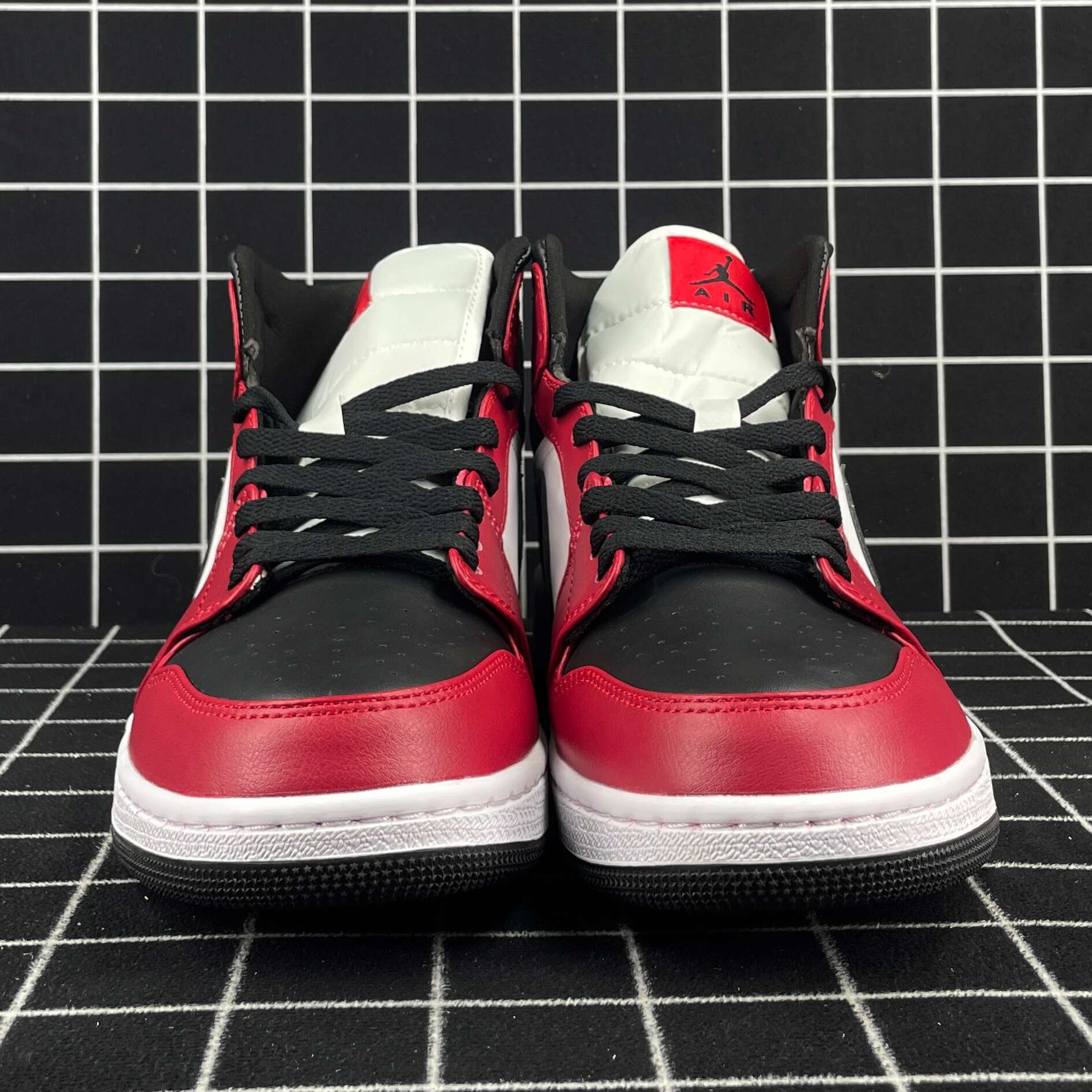 Air Jordan 1 Mid Chicago Black Toe