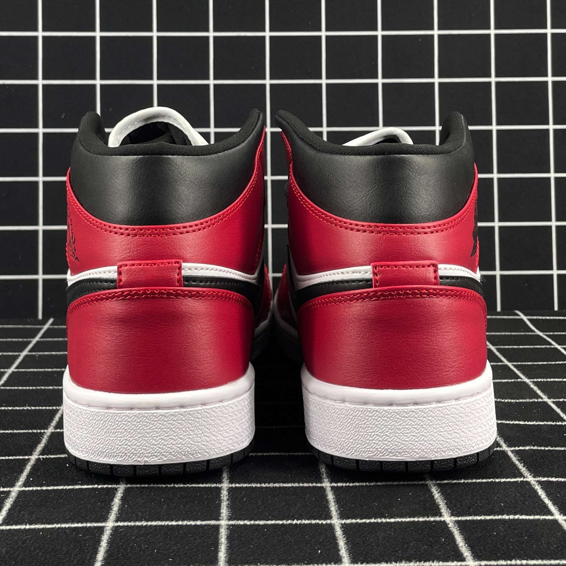 Air Jordan 1 Mid Chicago Black Toe