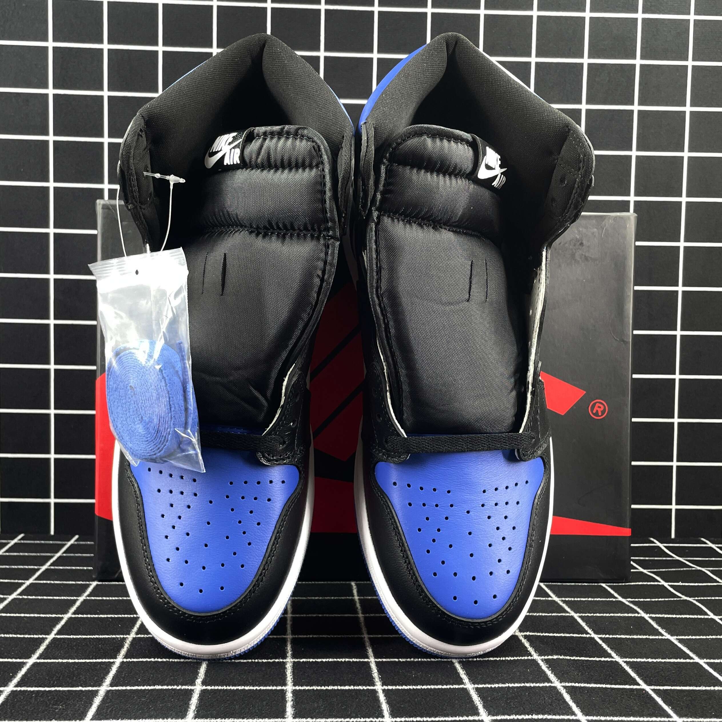 Air Jordan 1 Retro High OG Royal Toe Replica