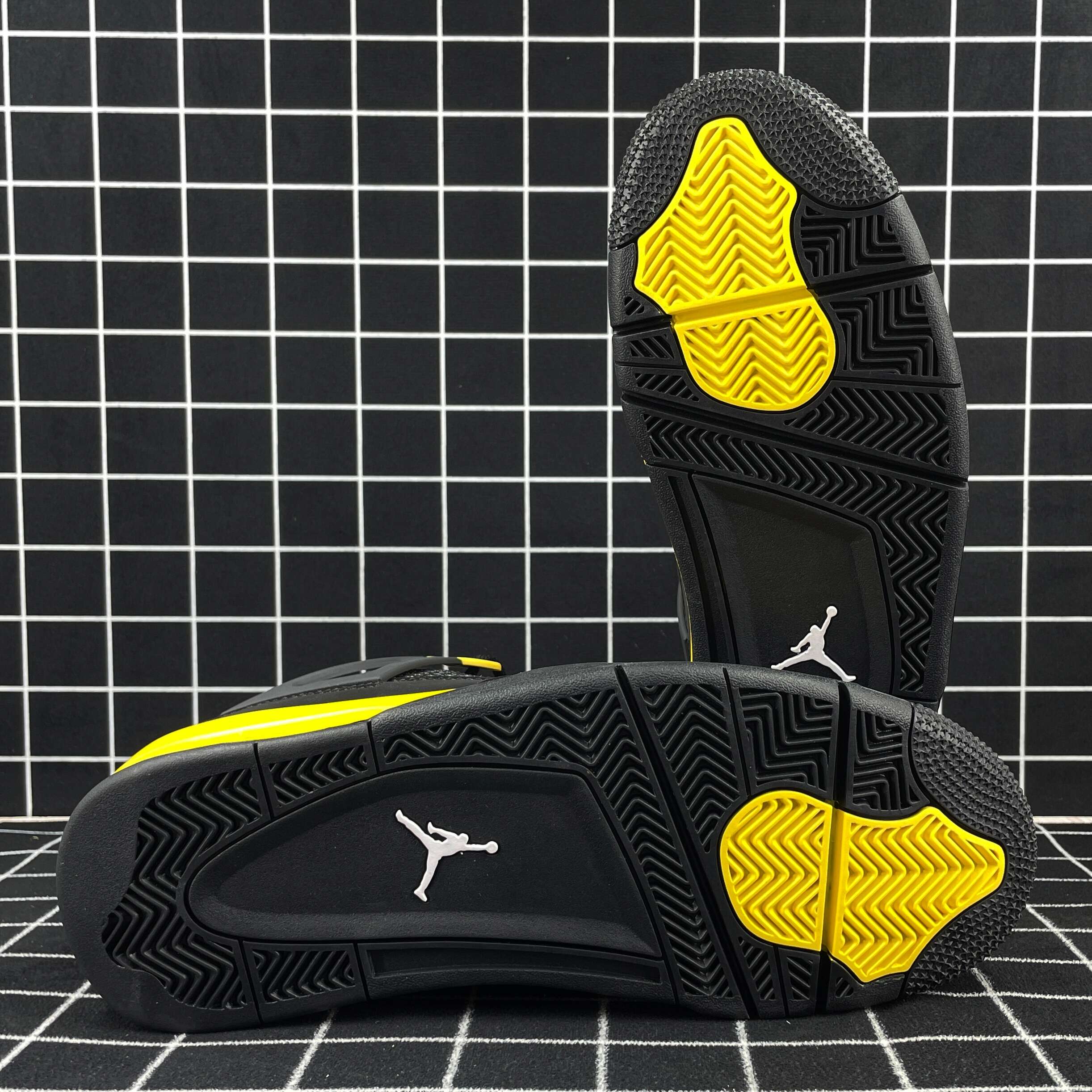 Air Jordan 4 Retro Thunder Replica