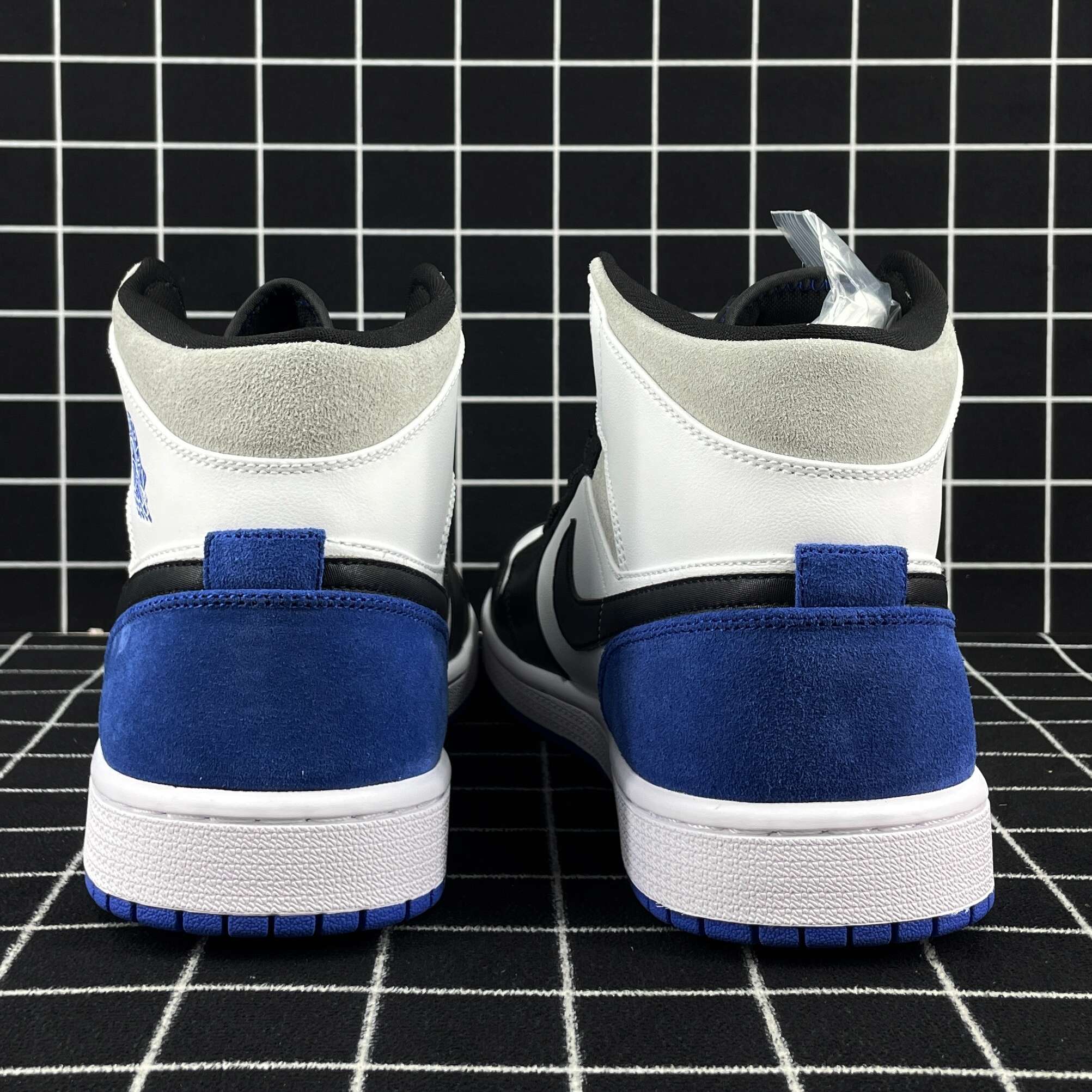 Jordan 1 Mid SE Royal Black Toe Replica