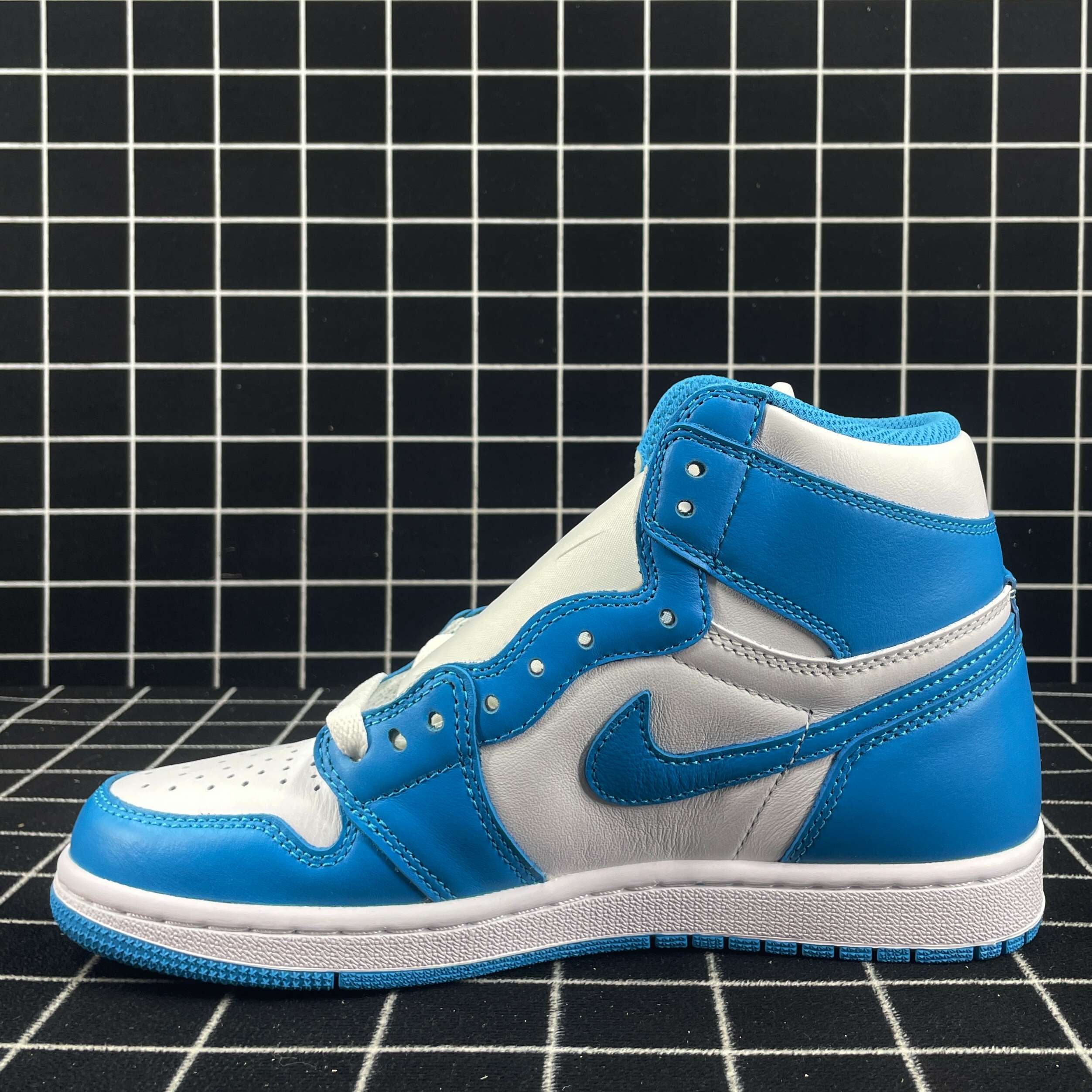 Jordan 1 Retro UNC Replica