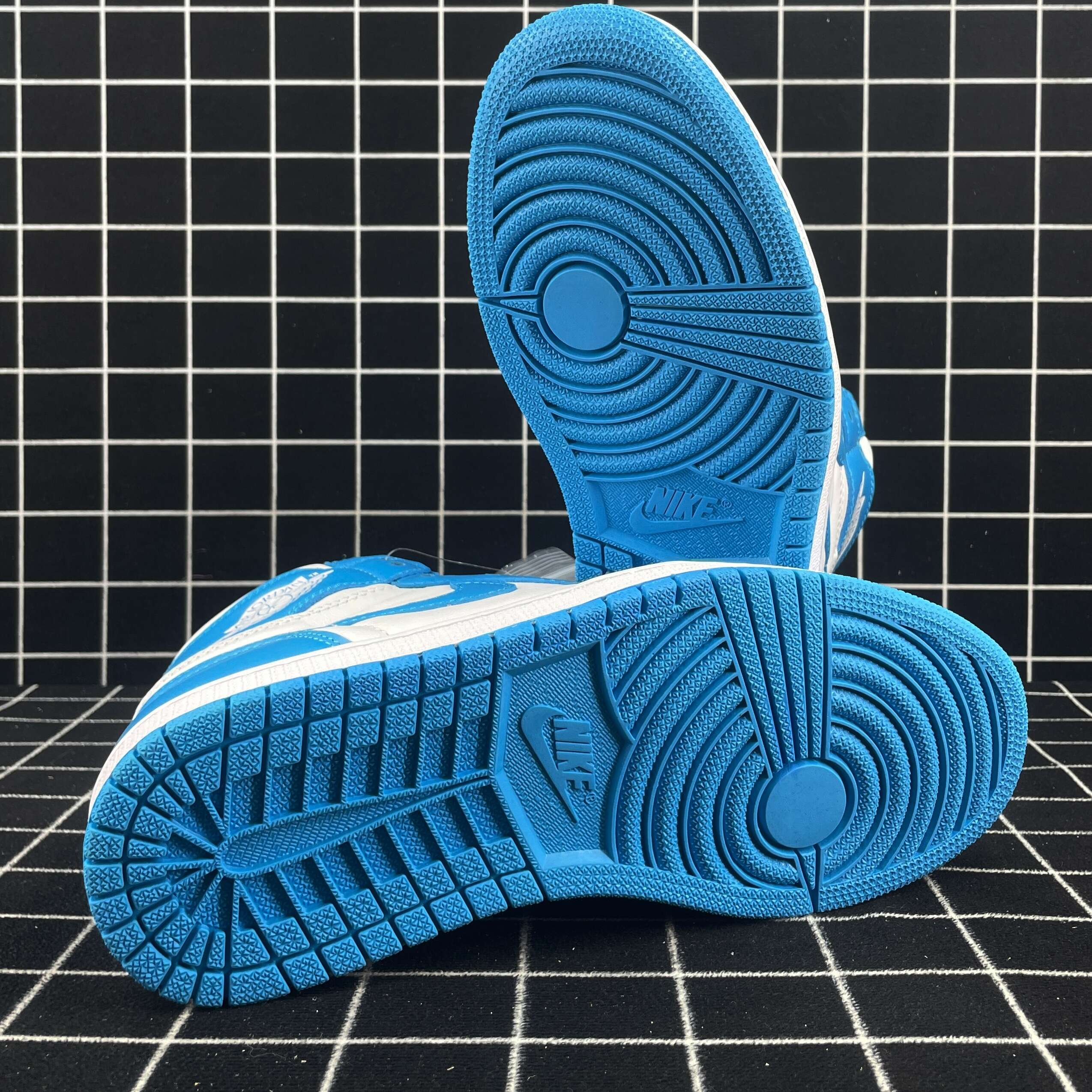 Jordan 1 Retro UNC Replica