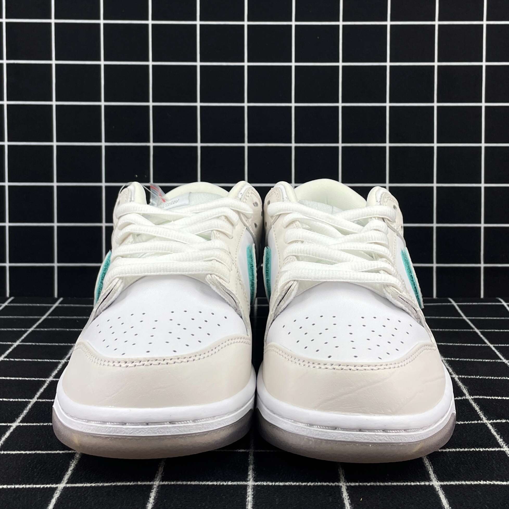 nike sb dunk low Di*m*nd s*pply co white Di*m*nd replica