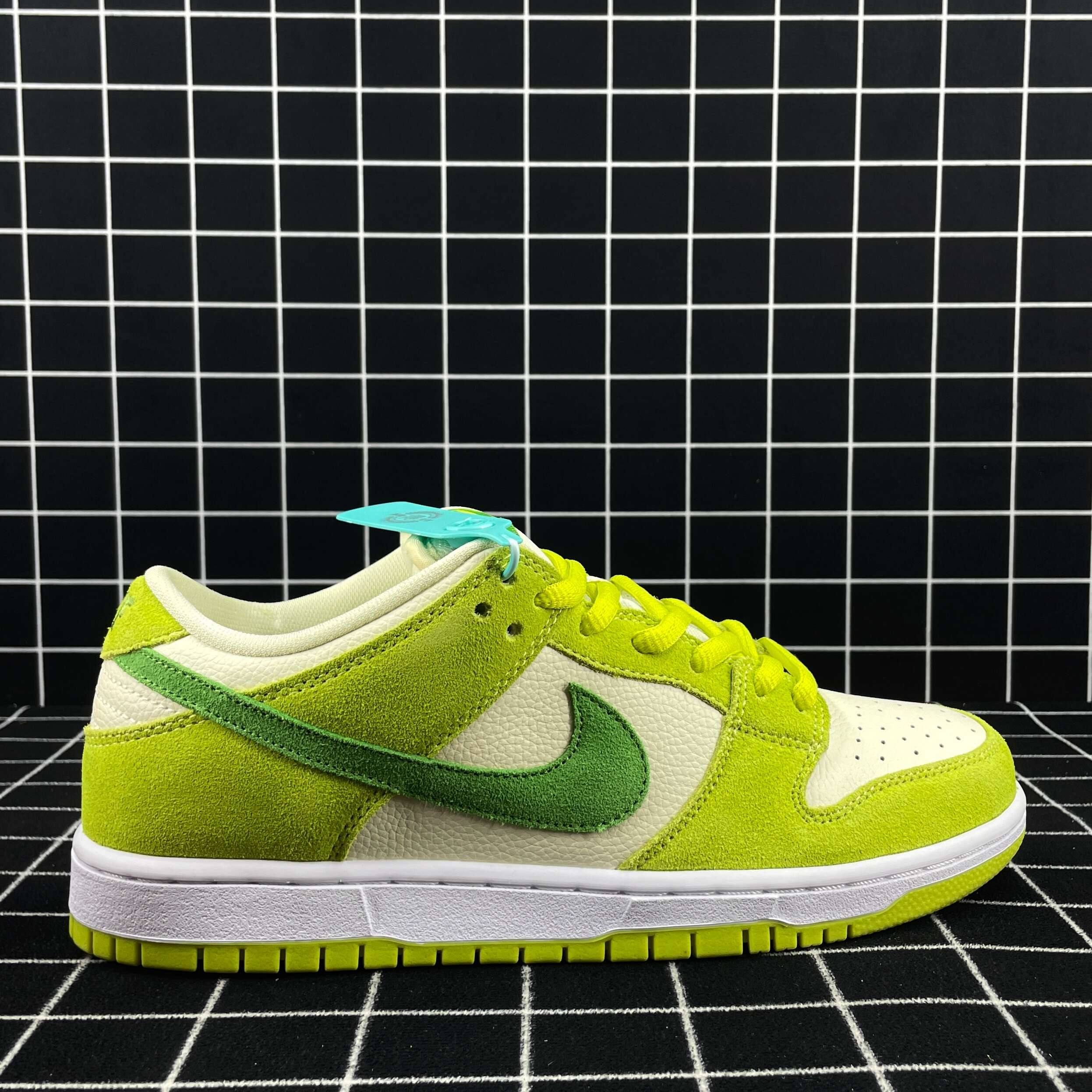 Nike SB Dunk Low Green Apple Replica