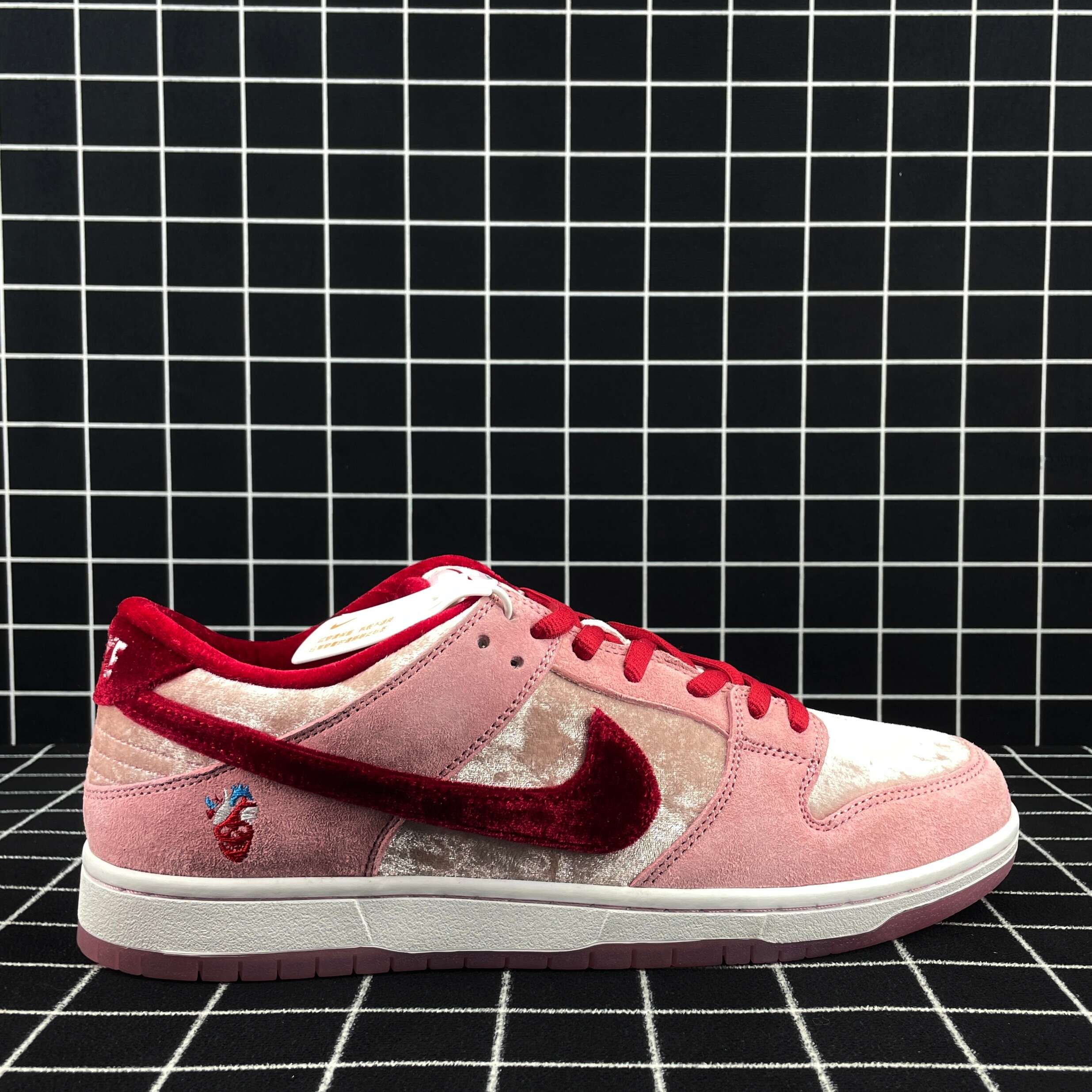 Nike SB Dunk Low StrangeLove Skateboards Replica