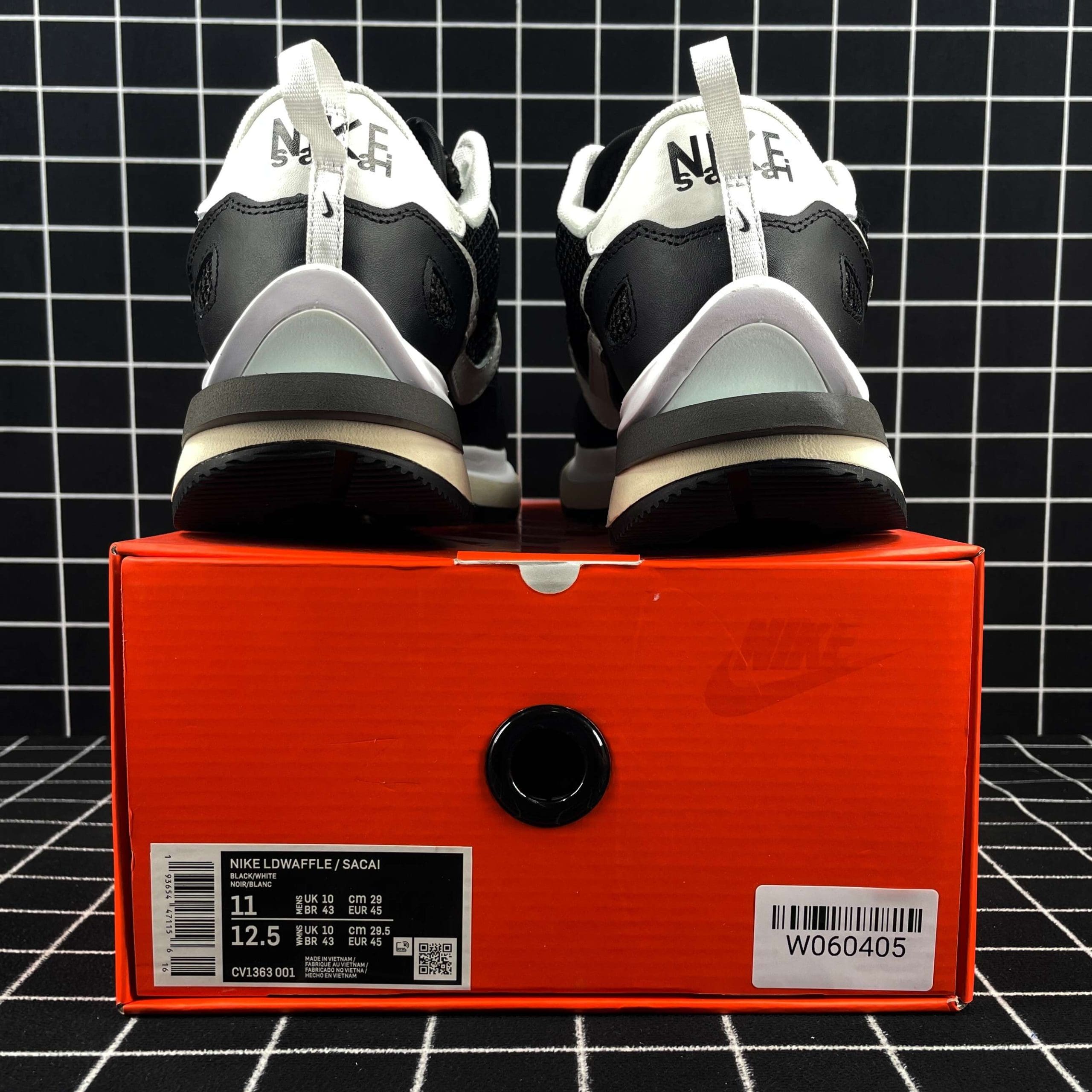 Nike VaporWaffle Sacai Black White Replica