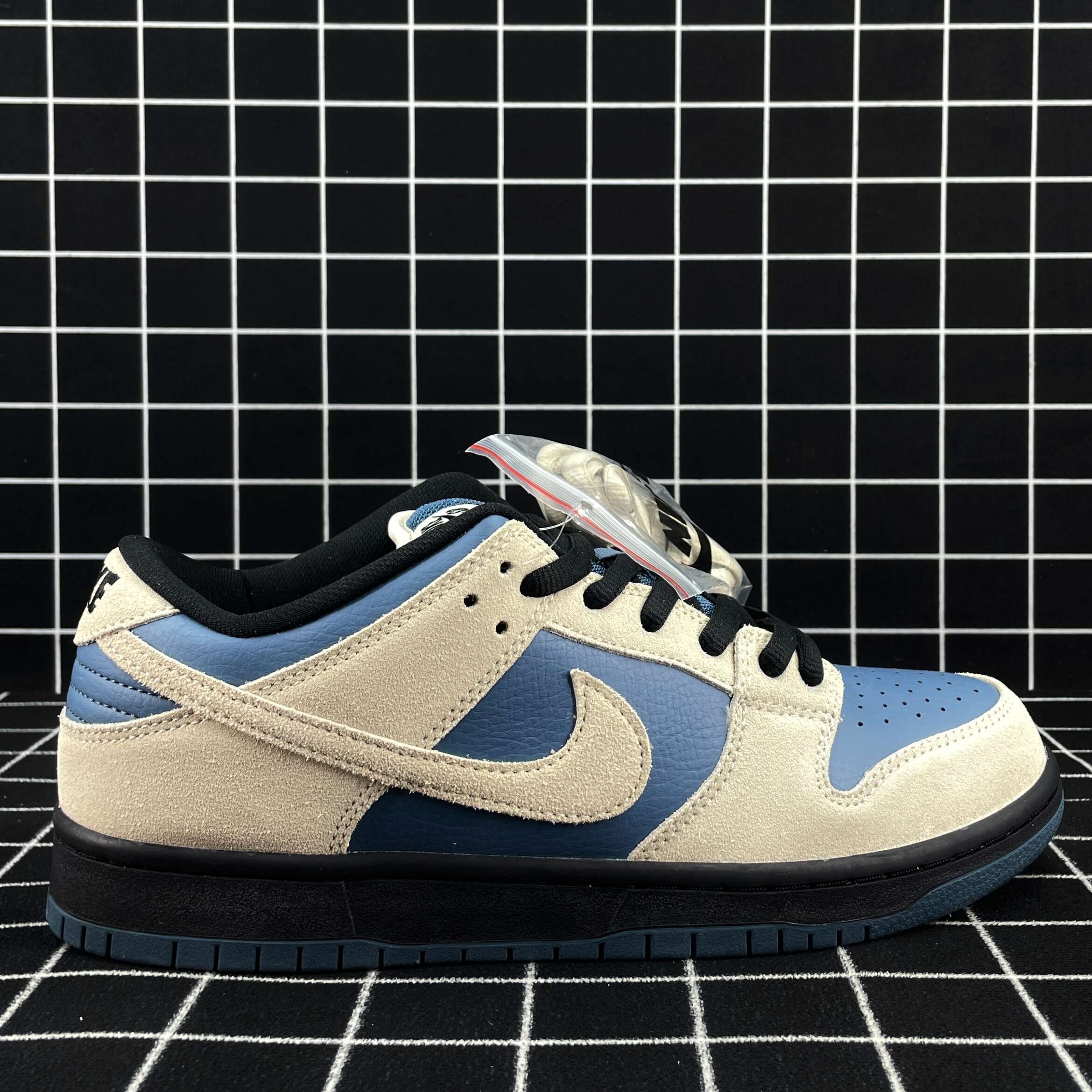 Nike SB Dunk Low Light Cream Thunderstorm Replica