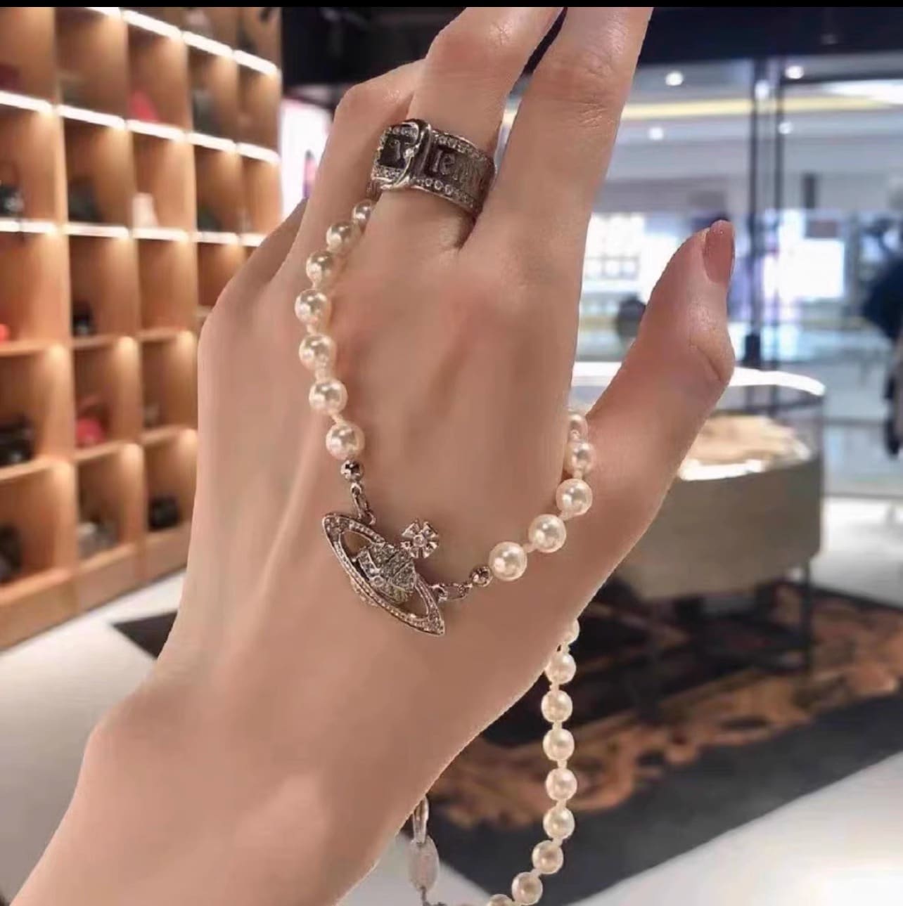 u1u1enne westwood saturn pearl necklace empress dowager pin pearl necklace