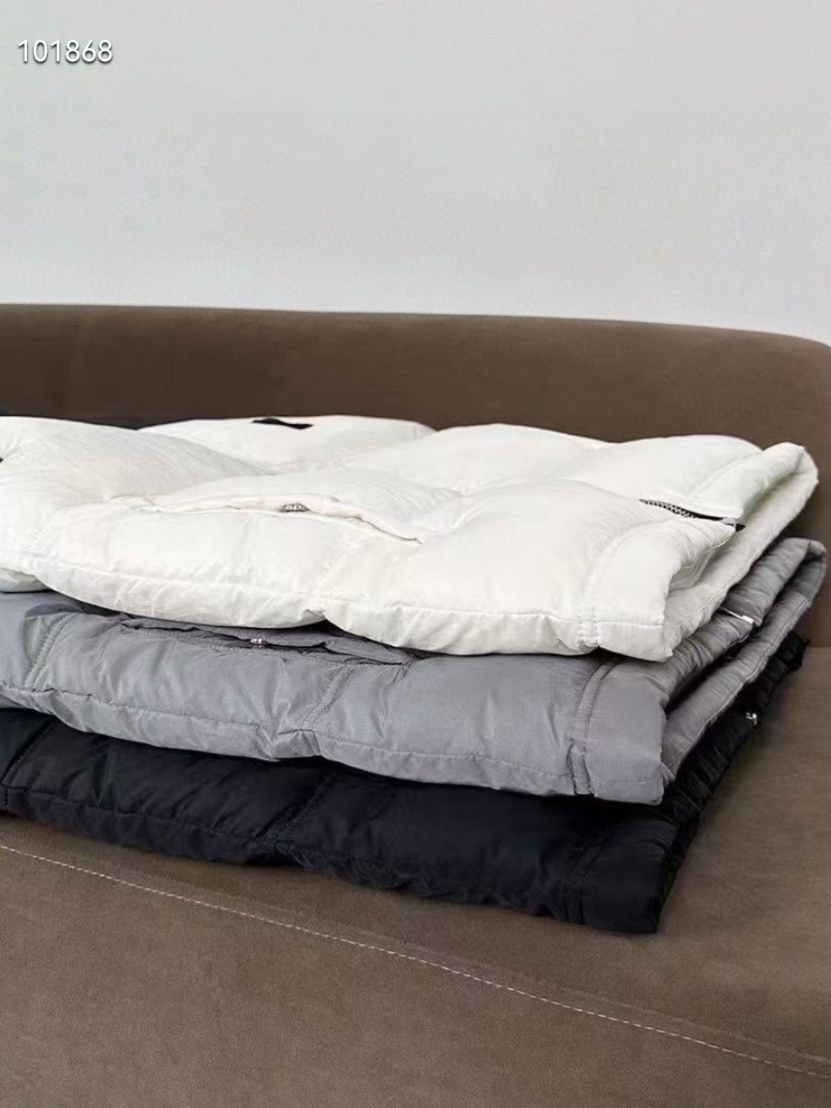 90 white duck down 2023 new ami vest love down jacket men’s and women’s black and white loose autumn and winter warm coat